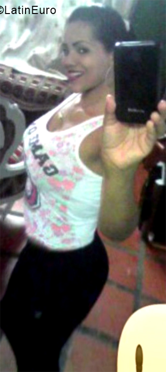 Date this attractive Ecuador girl Carolina from Quito EC486