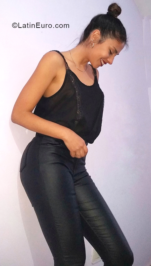 Date this georgeous Argentina girl Jane from San Luis AR399