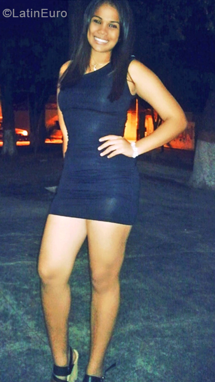 Date this attractive Venezuela girl Adriana from Barquisimeto VE3134