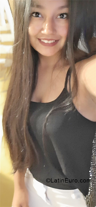 Date this voluptuous Argentina girl Gissel from Mendoza AR389