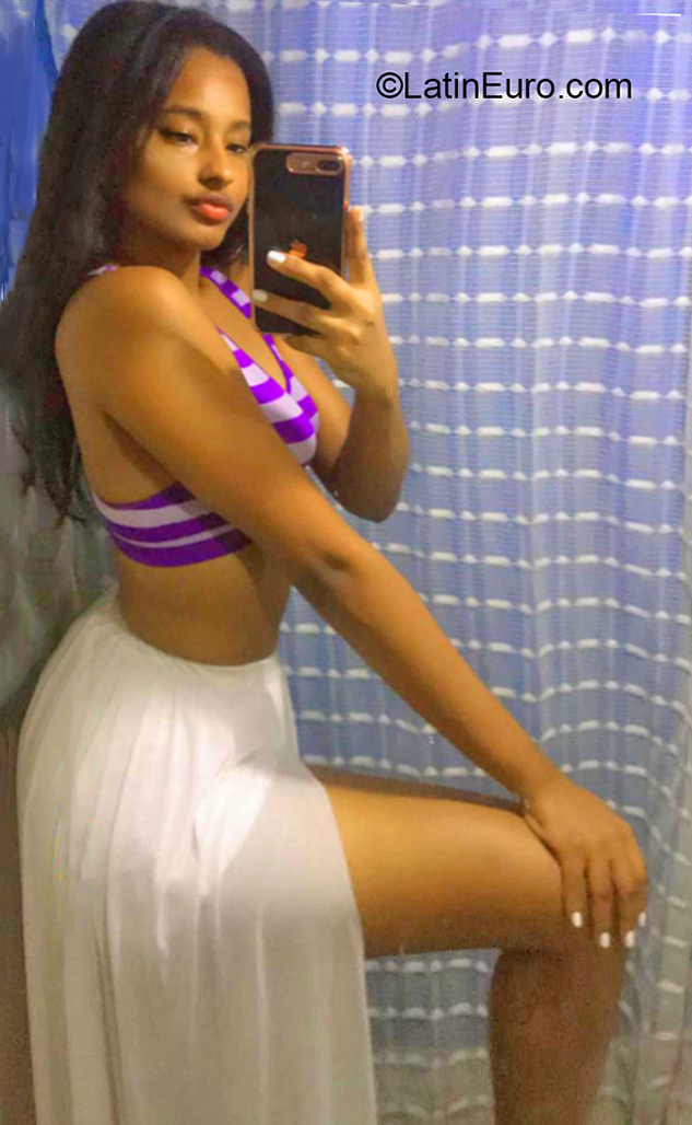 Date this delightful Dominican Republic girl Ana from La Vega DO38002