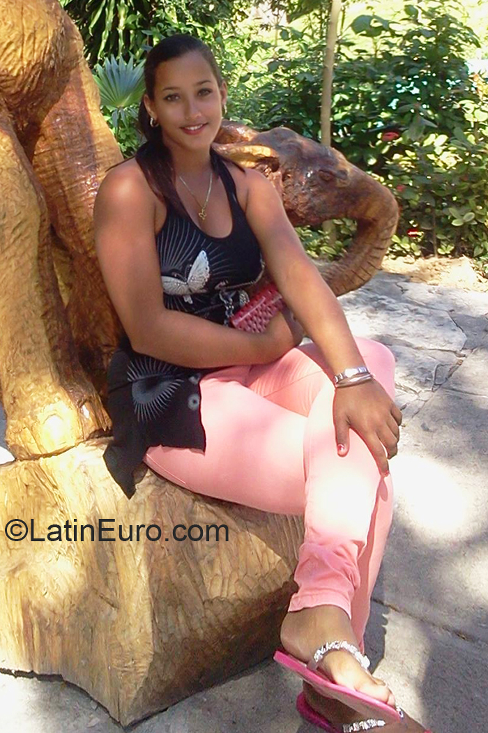 Date this beautiful Cuba girl Barbara from Havana CU730