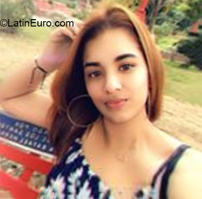 Date this attractive Dominican Republic girl Aris from Santiago DO38021