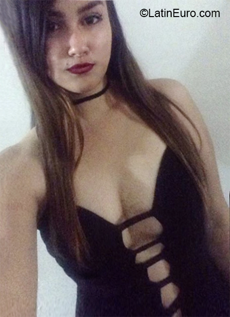 Date this pretty Venezuela girl Allison from Maracaibo VE3271