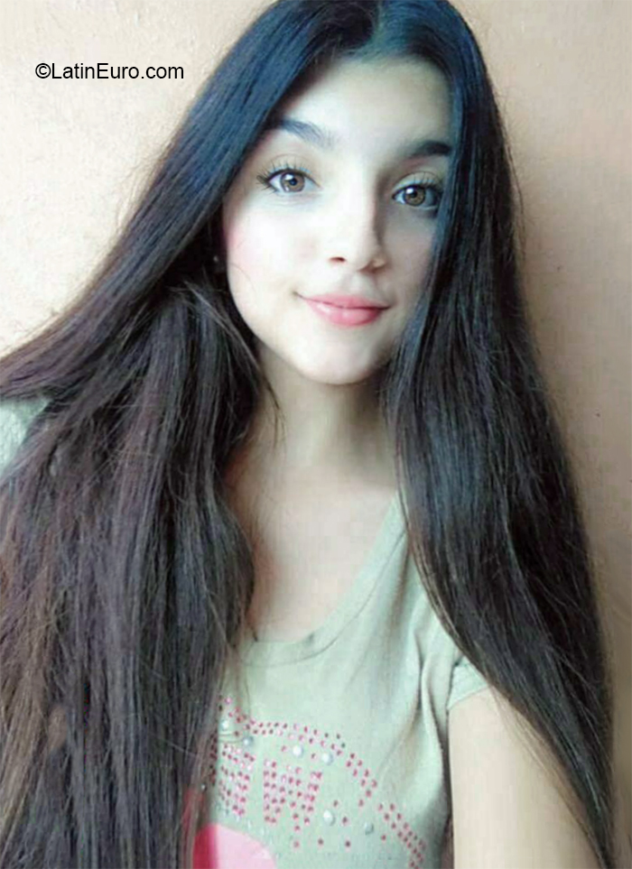 Date this exotic Costa Rica girl Lusini from San Jose CR388