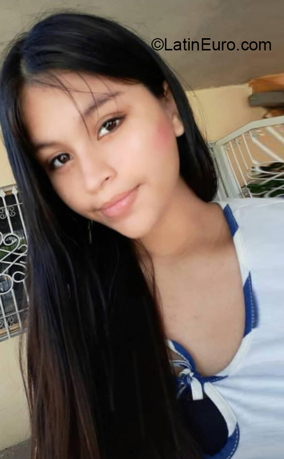 Date this delightful Venezuela girl Esthefany from San Fernando de Apure VE3177