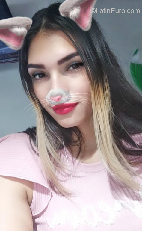 Date this hot Colombia girl Jazmin from Pereira CO27305