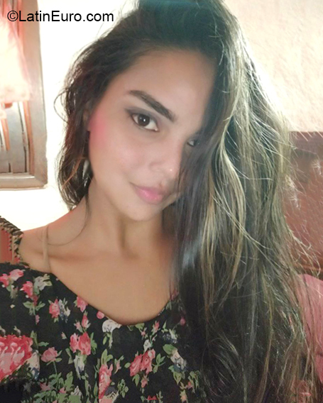 Date this exotic Venezuela girl Nioska from Caracas VE3178