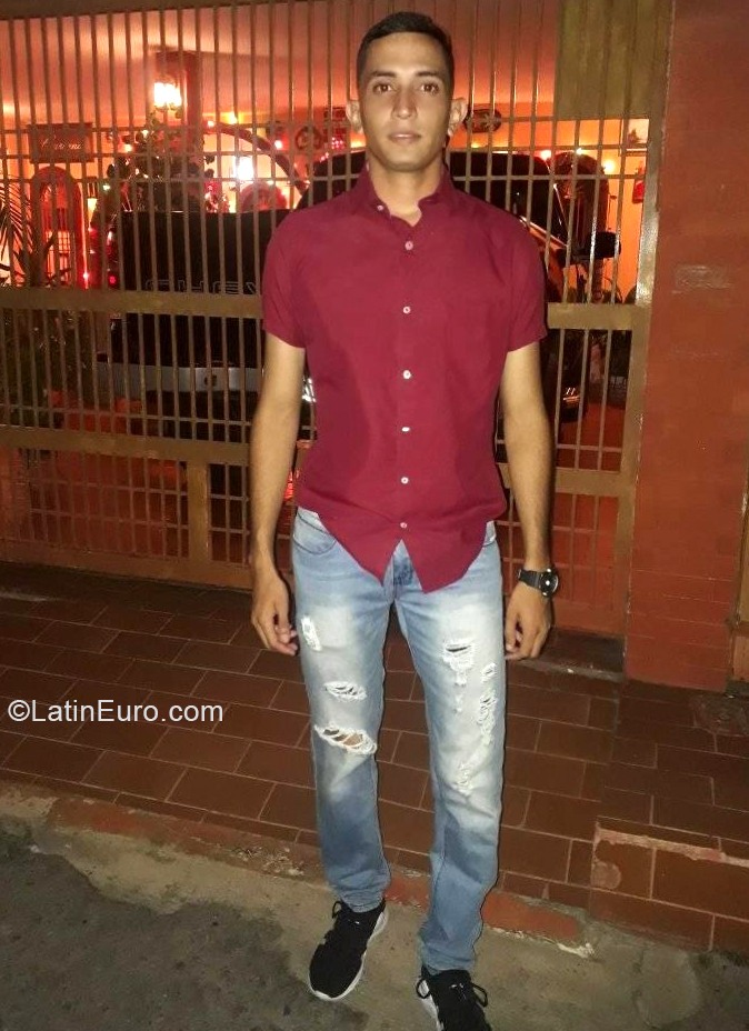 Date this young Venezuela man David from Maracaibo VE3192