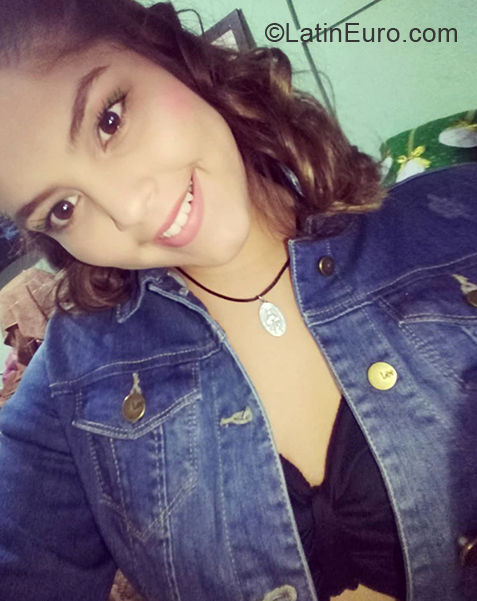Date this cute Ecuador girl Alejandra from Quito EC491