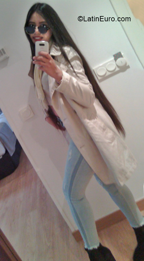 Date this hard body Venezuela girl Joselin from Caracas VE3195