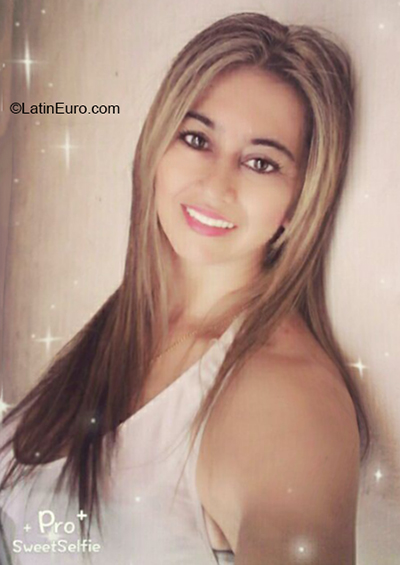 Date this foxy Colombia girl Miyelay from Cota CO27370