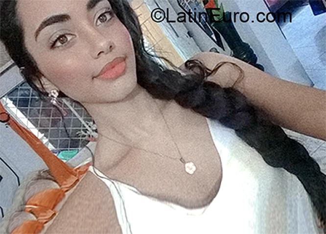 Date this georgeous Colombia girl Yul from Cartagena CO27394