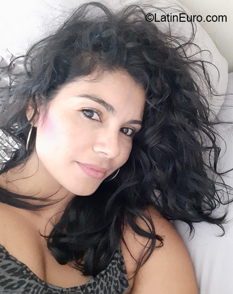 Date this gorgeous Ecuador girl Yojany from Guayaquil EC499