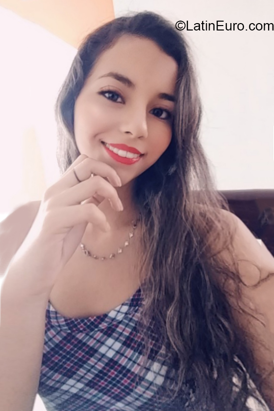 Date this good-looking Colombia girl Mariana from Ibagué CO27477
