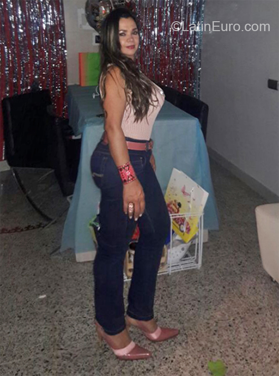 Date this young Colombia girl Luz from Medellin CO27548