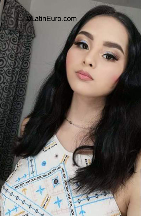 Date this good-looking Mexico girl Yessenia from San Luis Potosí MX1878