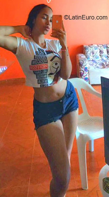 Date this gorgeous Colombia girl Nayeli from Buenaventura CO27626