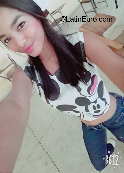 Date this pretty Venezuela girl Mariangel from Falcon VE3269