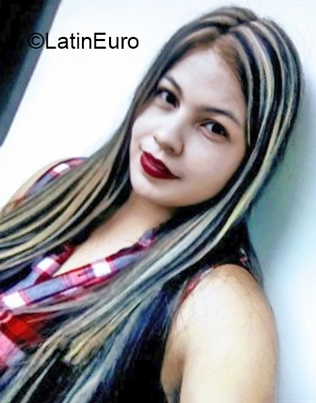 Date this attractive Colombia girl Maria Fernanda from Medellin CO27672