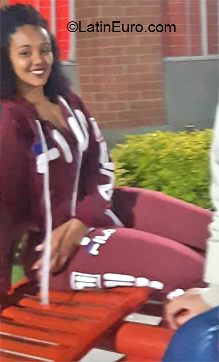 Date this foxy Colombia girl Yurje from Barranquilla CO27698