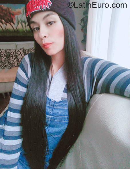Date this exotic Colombia girl Andrea from Bogota CO27716