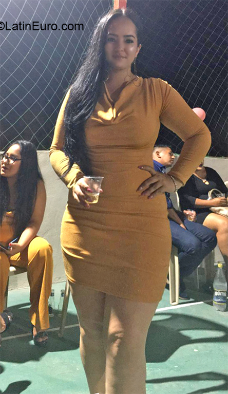 Date this nice looking Ecuador girl Nayara from Guayaquil EC545