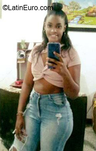 Date this sensual Colombia girl Yuliana from Cali CO27739