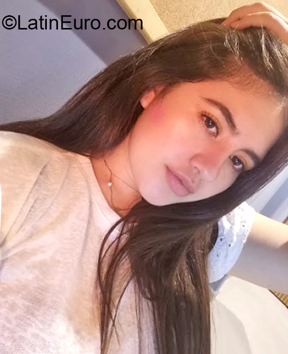 Date this voluptuous Mexico girl Itzel from Mexico City MX1923
