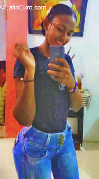 Date this stunning Colombia girl Camille from Cartagena CO27755