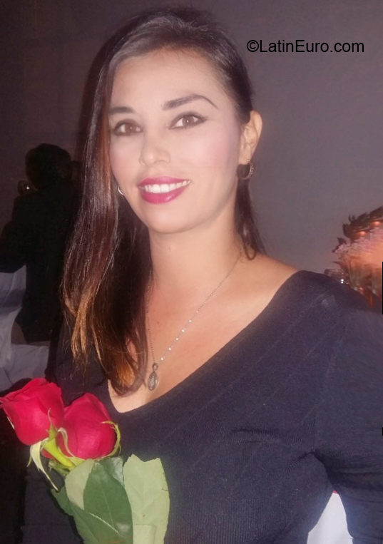 Date this hard body Colombia girl Yurley from Bogota CO27862
