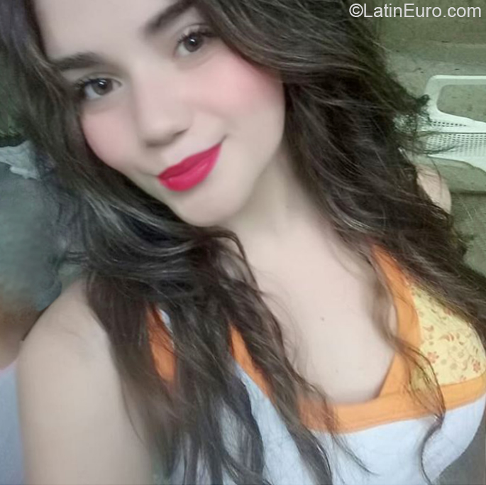 Date this sultry Venezuela girl Yasmin from Trujillo VE3313