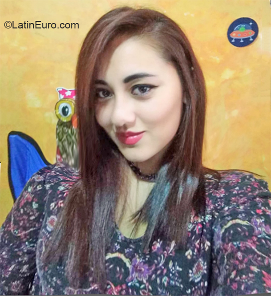 Date this good-looking Colombia girl Jennifer from Bogota CO27948