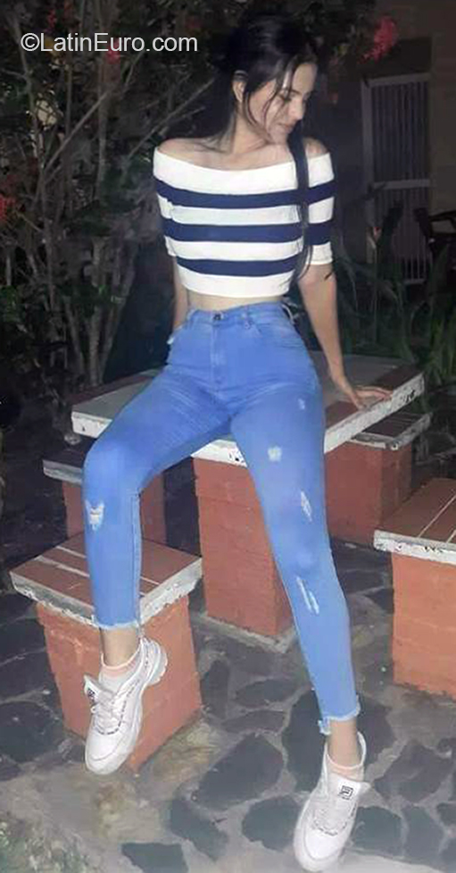 Date this pretty Venezuela girl Josmari from Trujillo VE3327