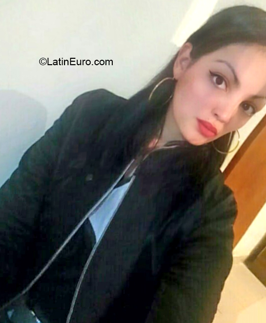 Date this good-looking Argentina girl Solange from Puerto Madryn AR470