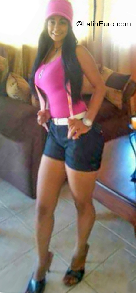 Date this stunning Dominican Republic girl Yudelka from Santiago DO38481