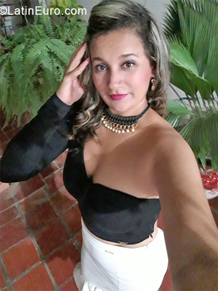 Date this charming Colombia girl Yuli from Cucuta CO28075