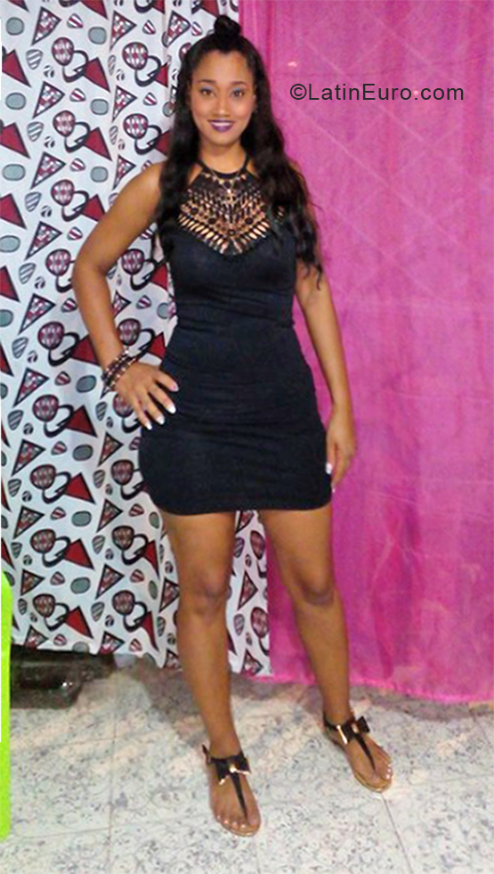 Date this voluptuous Colombia girl Lady yohanna from Cali CO28084