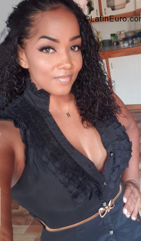 Date this voluptuous Costa Rica girl Nancy from Limon CR412