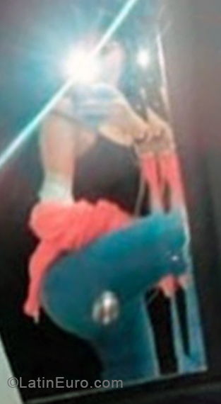 Date this lovely Colombia girl Alejandra from Bogota CO28110
