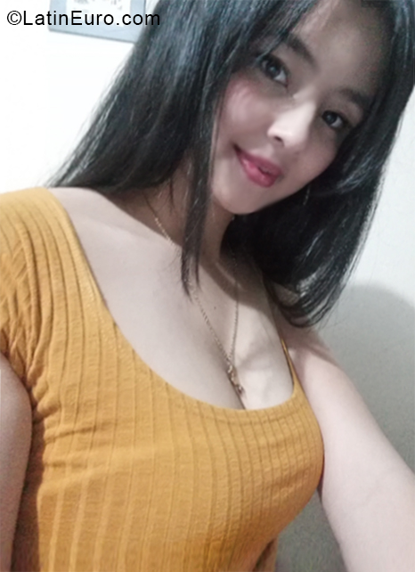 Date this gorgeous Colombia girl Tania from Medellin CO28127