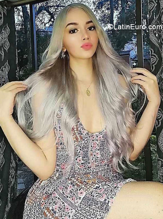 Date this exotic Colombia girl Daniela from Medellin CO28147