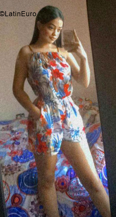 Date this hard body Colombia girl Emily from Cali CO28156