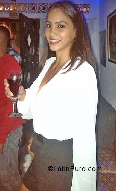 Date this lovely Venezuela girl Oriana from Caracas VE3370