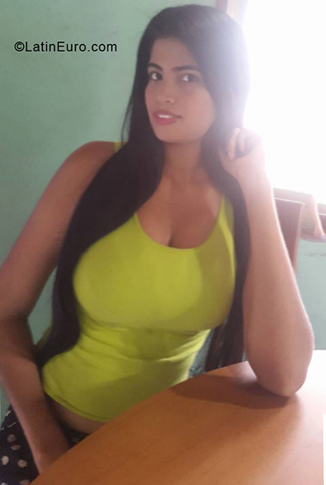 Date this hot Venezuela girl Vanessa from Ciudad Guayana VE3375