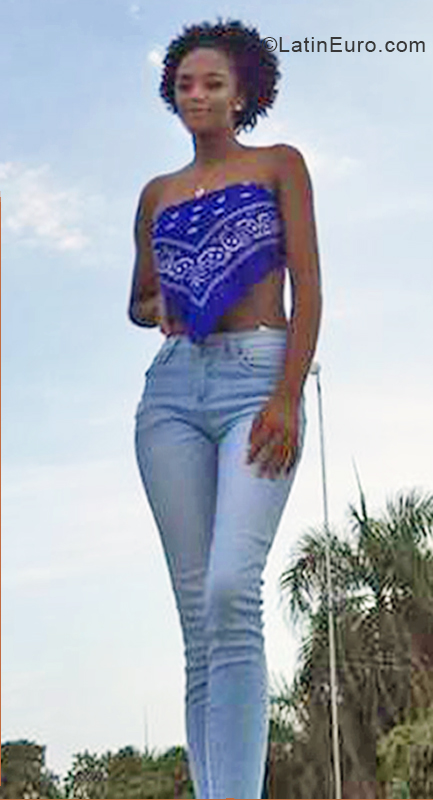 Date this tall Dominican Republic girl Veruschka from Santo Domingo DO38556