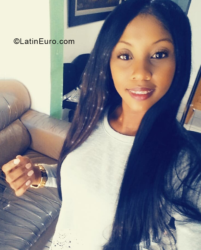 Date this foxy Dominican Republic girl Julia from San Cristobal DO38566