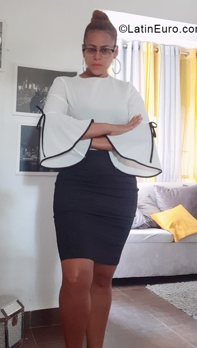 Date this young Dominican Republic girl Bethania Jimene from Santo Domingo DO38584