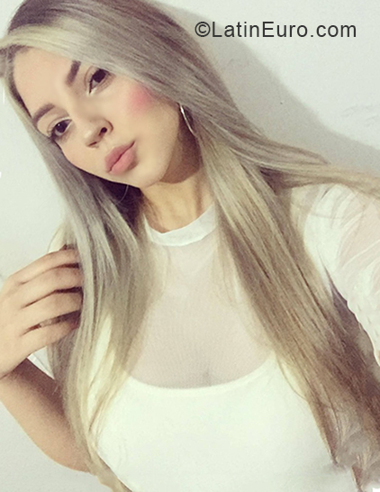 Date this pretty Colombia girl Estefany from Medellin CO28296