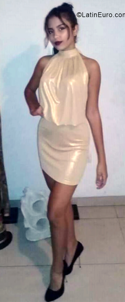 Date this stunning Venezuela girl Vanessa from Valencia VE3407